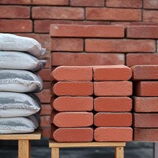 Cajas de cemento y ladrillos